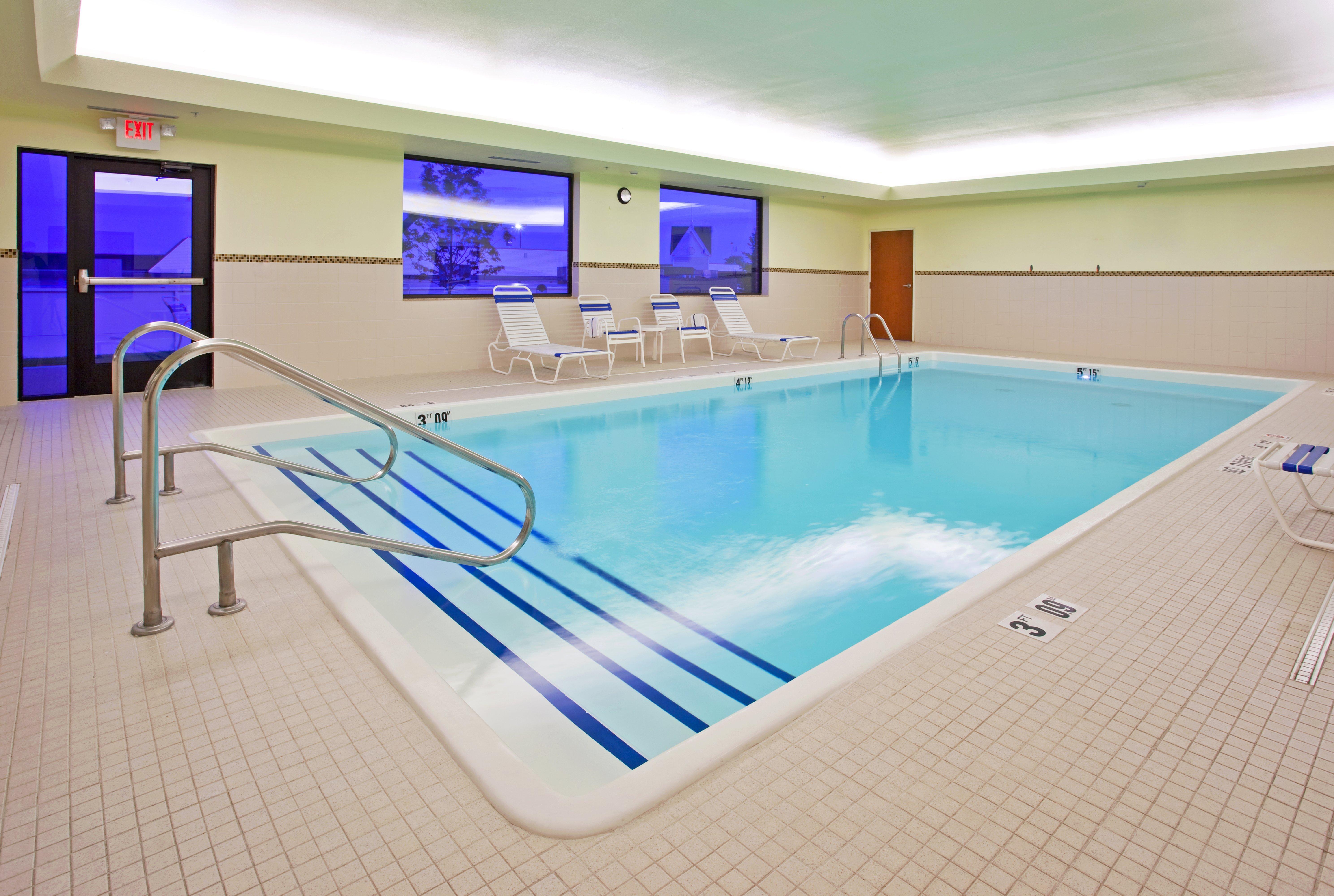 Hotel Express & By Ihg Howell
