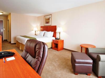 Hotel Express & By Ihg Howell